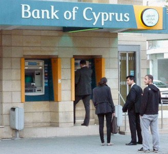 Cypriots lining up to withdraw money while banks are close awaiting for bailout money